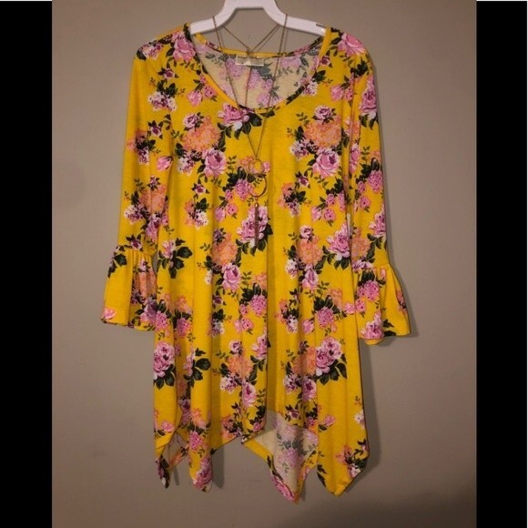 Bobbie Brooks Sz S Yellow Floral Hanky Hem Top with Necklace NEW NWT - Picture 3 of 6